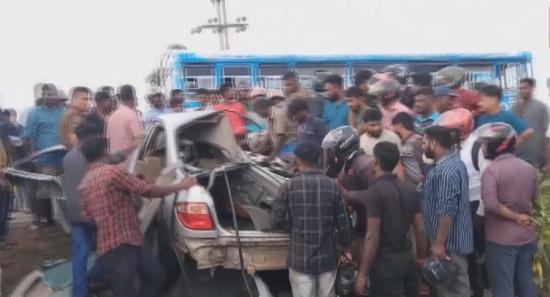 கிளிநொச்சியில் கோர விபத்து : நால்வர் உயிரிழப்பு